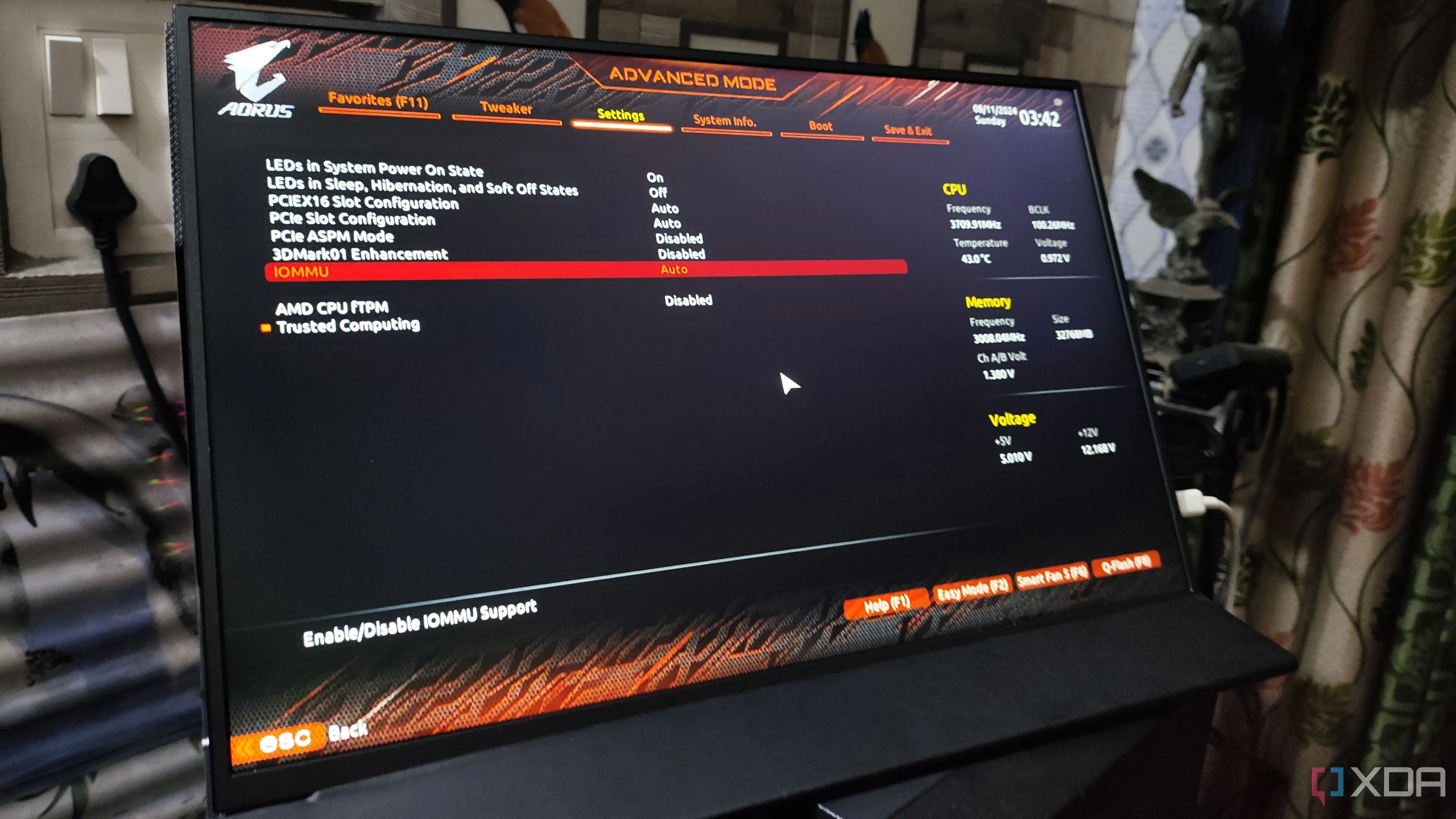 Thiết lập IOMMU trong BIOS của bo mạch chủ Gigabyte, cần thiết cho tính năng PCI Passthrough trong môi trường ảo hóa.